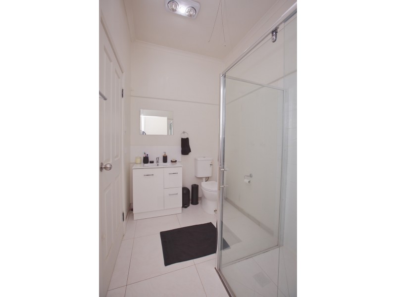 Units 1 and 2/21 Erskine Road, Griffith NSW 2680