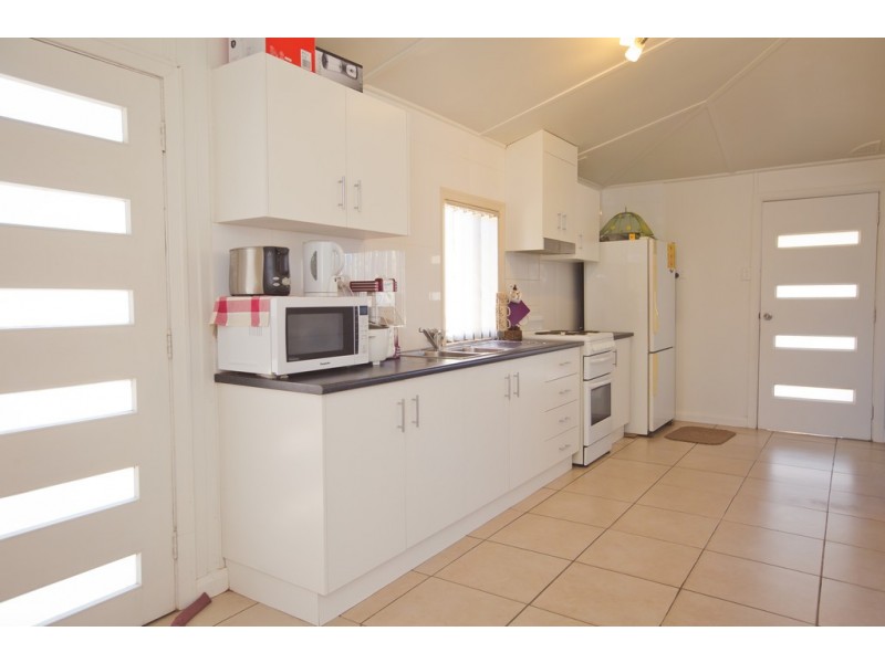 Units 1 and 2/21 Erskine Road, Griffith NSW 2680