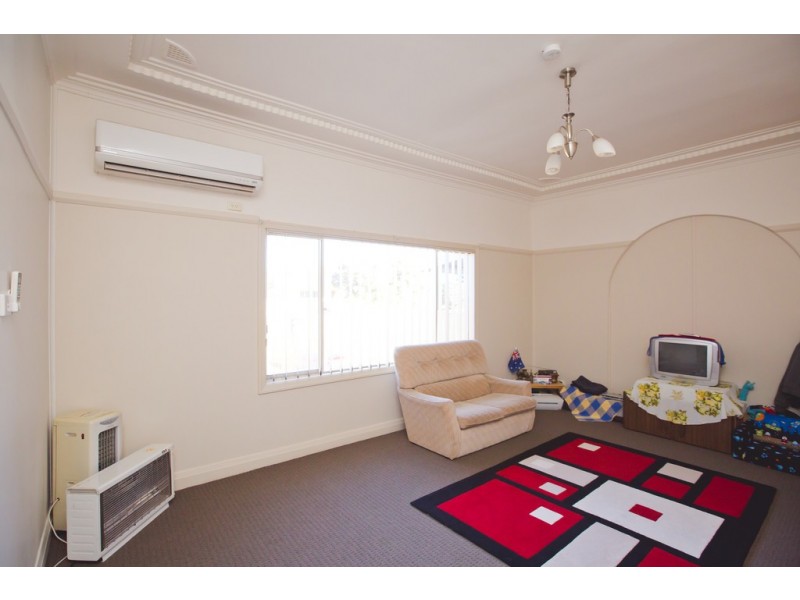 Units 1 and 2/21 Erskine Road, Griffith NSW 2680