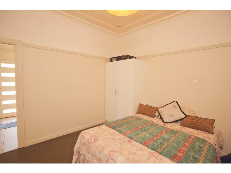 Units 1 and 2/21 Erskine Road, Griffith NSW 2680