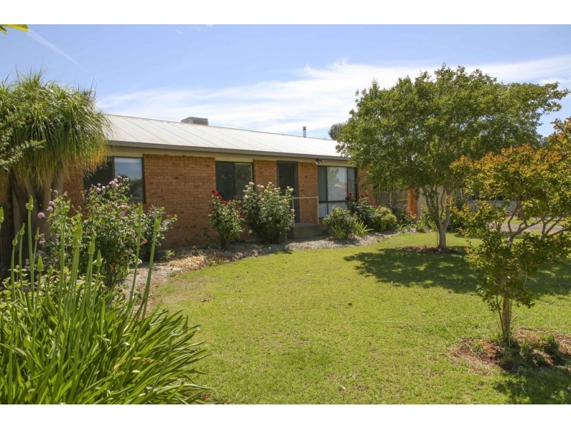 19 HENRY STREET, Yenda NSW 2681