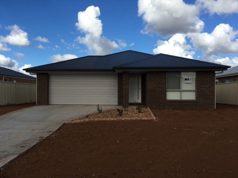 48 MADDEN DRIVE, Griffith NSW 2680