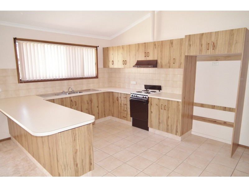 40 Leonard Road, Hanwood NSW 2680