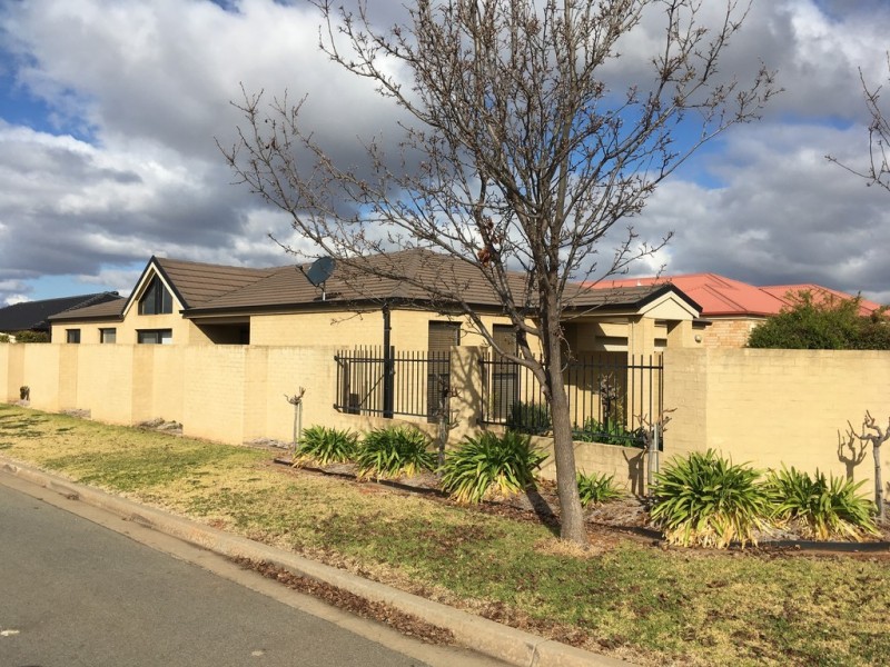 27 BALLESTRIN STREET, Griffith NSW 2680