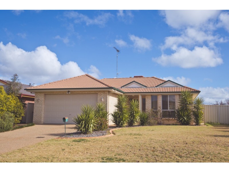 24 Albion Grove Drive, Griffith NSW 2680