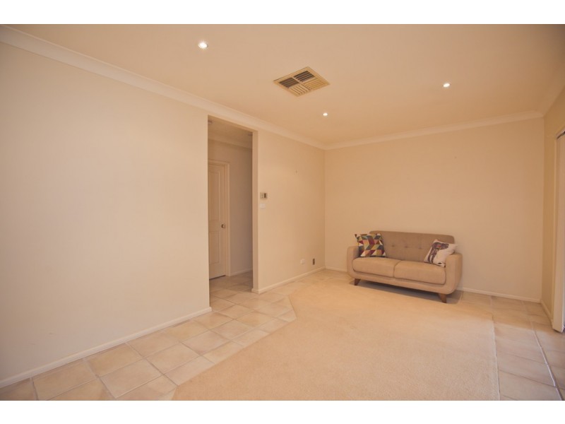 24 Albion Grove Drive, Griffith NSW 2680