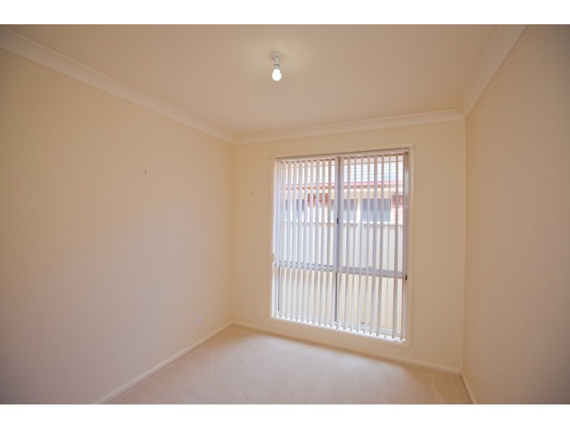 24 Albion Grove Drive, Griffith NSW 2680