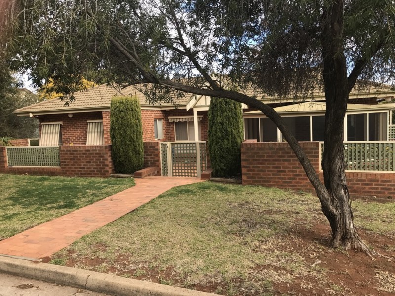 1/14B Gordon Avenue, Griffith NSW 2680