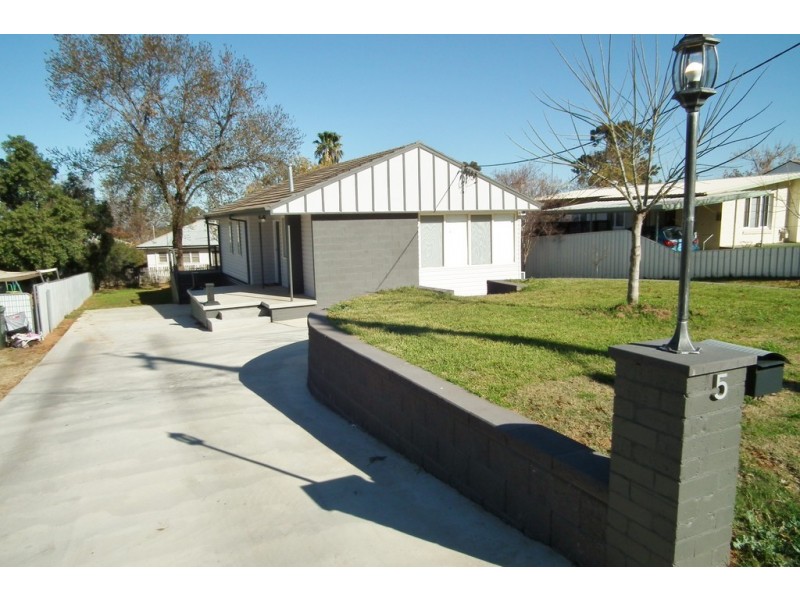 5 Mcnabb Crescent, Griffith NSW 2680