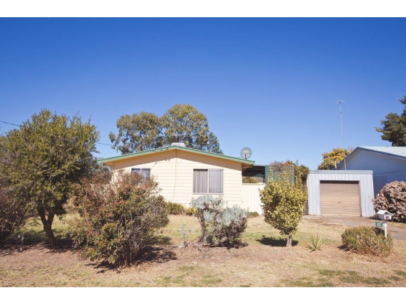 32 Demamiel Street, Darlington Point NSW 2706