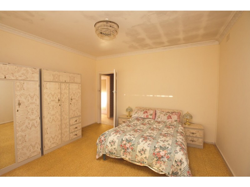 9 Ross Crescent, Griffith NSW 2680