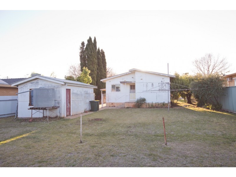 9 Ross Crescent, Griffith NSW 2680