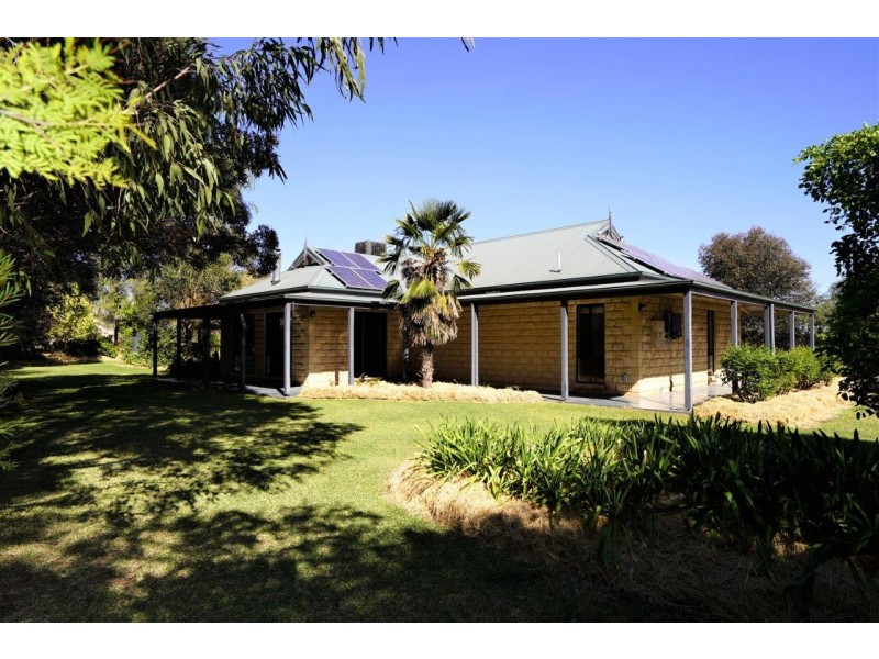 86 Curran Road, Yenda NSW 2681