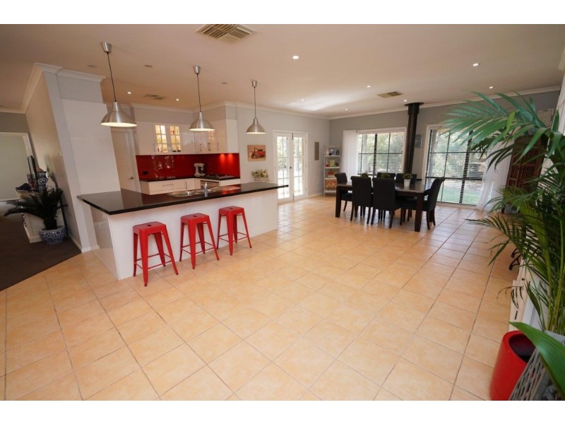 86 Curran Road, Yenda NSW 2681