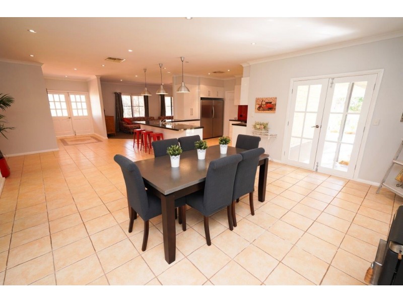 86 Curran Road, Yenda NSW 2681