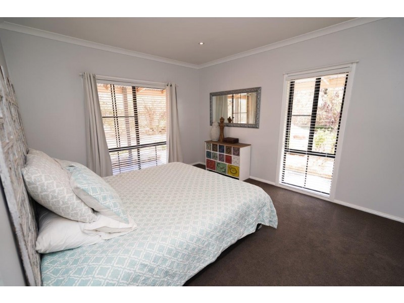 86 Curran Road, Yenda NSW 2681