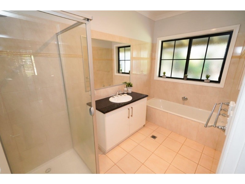 86 Curran Road, Yenda NSW 2681