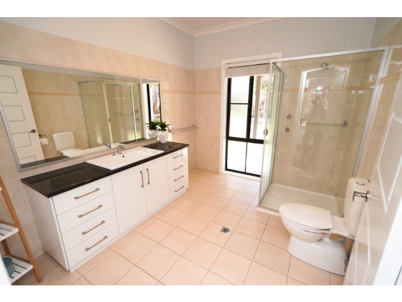 86 Curran Road, Yenda NSW 2681