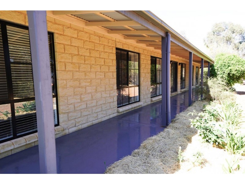 86 Curran Road, Yenda NSW 2681