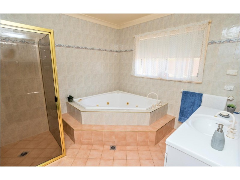 24 McMahon Street, Griffith NSW 2680