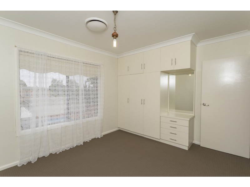 21 Lawford Crescent, Griffith NSW 2680