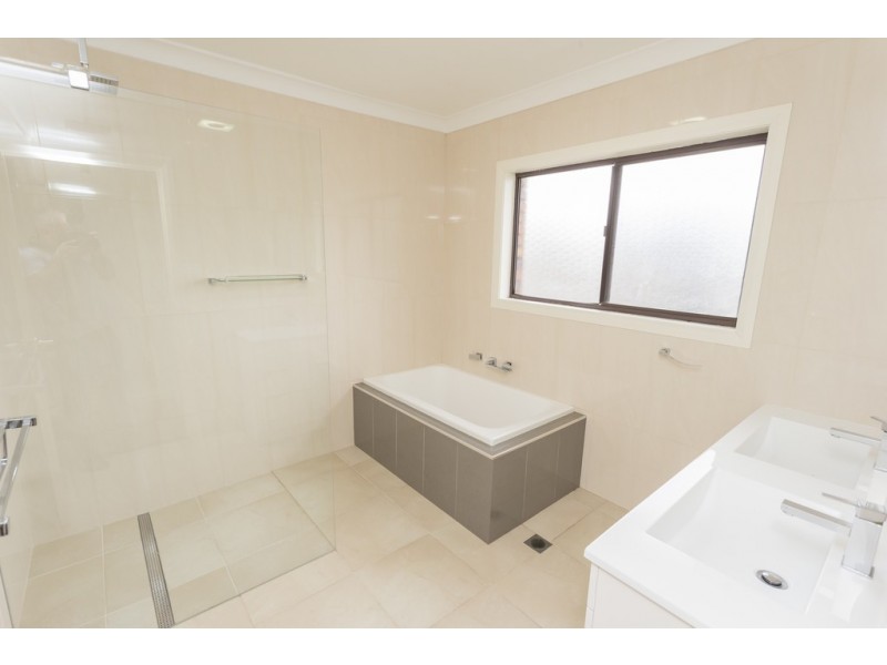 21 Lawford Crescent, Griffith NSW 2680