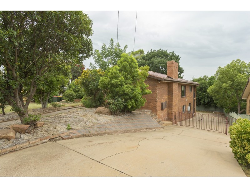 21 Lawford Crescent, Griffith NSW 2680