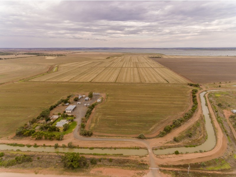 “Boree Downs” and “Waverley” Bringagee Road, Tabbita NSW 2652