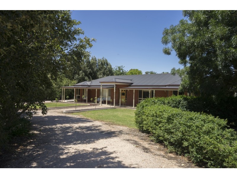 18 Bella Vista Drive, Lake Wyangan NSW 2680