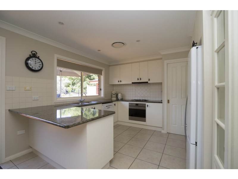 18 Bella Vista Drive, Lake Wyangan NSW 2680
