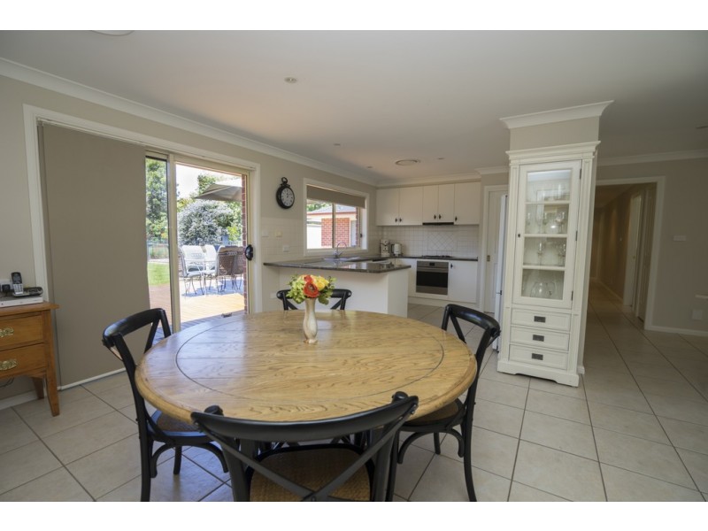 18 Bella Vista Drive, Lake Wyangan NSW 2680