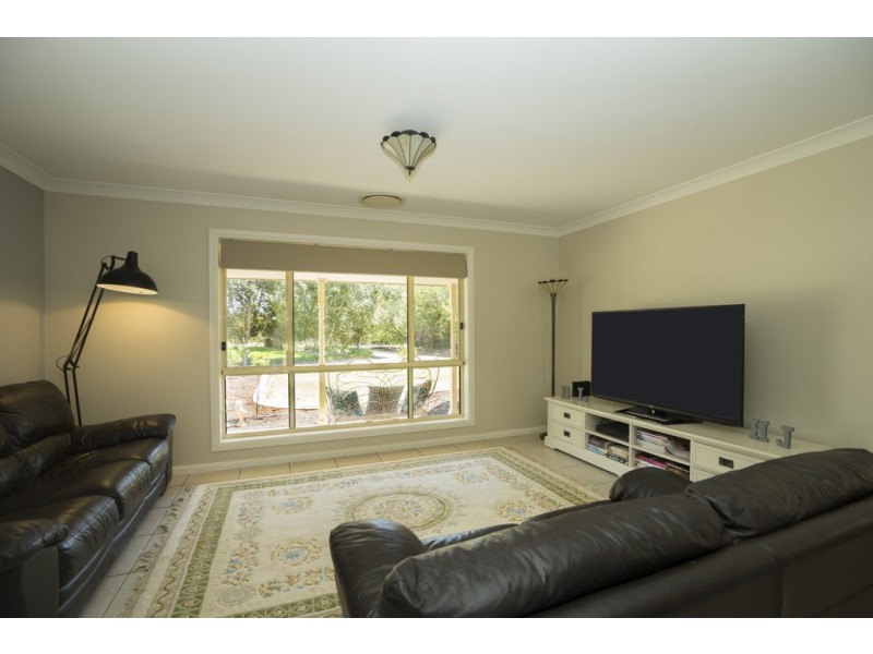 18 Bella Vista Drive, Lake Wyangan NSW 2680