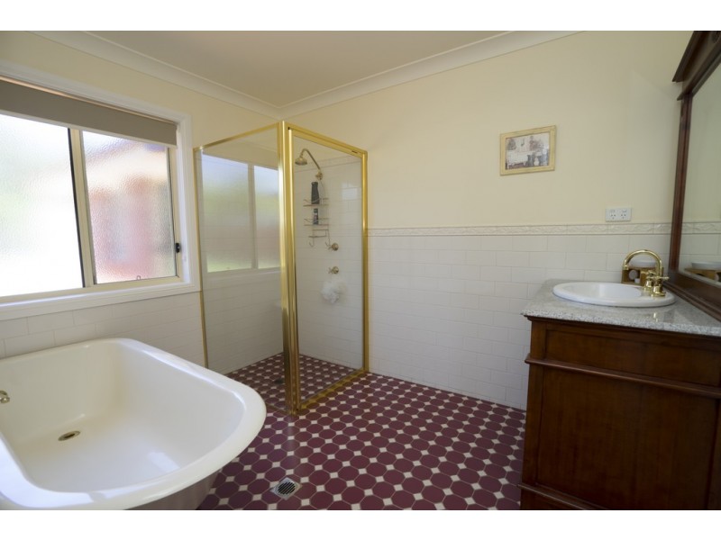 18 Bella Vista Drive, Lake Wyangan NSW 2680