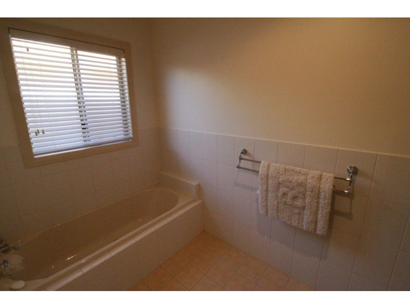 19 Powys Place, Griffith NSW 2680