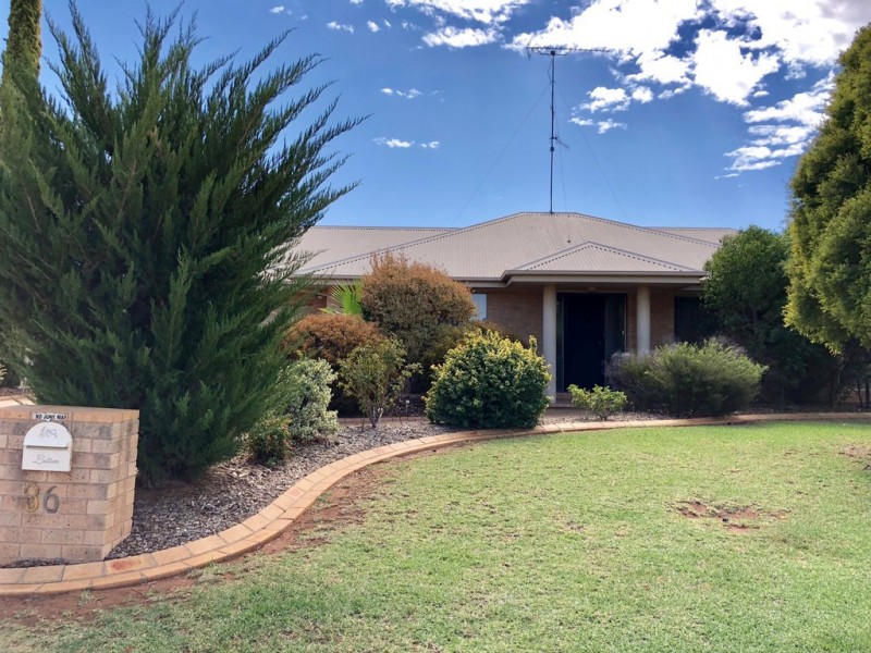 36 Dunvarleigh Crescent, Griffith NSW 2680