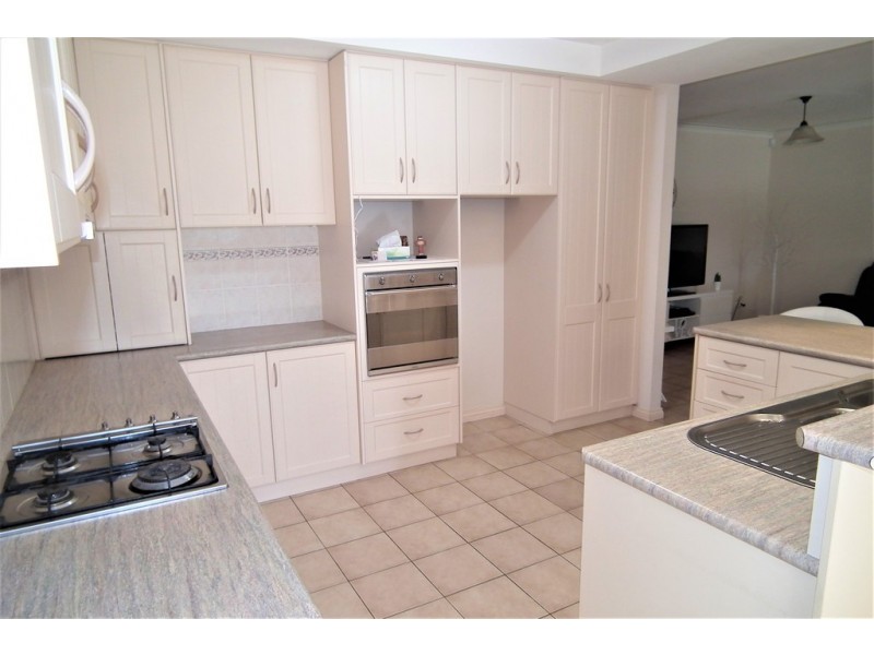 36 Dunvarleigh Crescent, Griffith NSW 2680