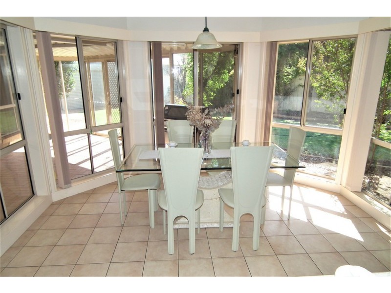 36 Dunvarleigh Crescent, Griffith NSW 2680