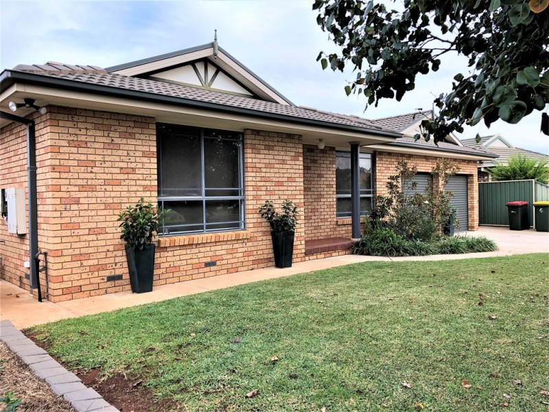 19 Robrick Close, Griffith NSW 2680