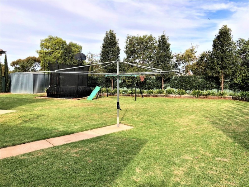 19 Robrick Close, Griffith NSW 2680