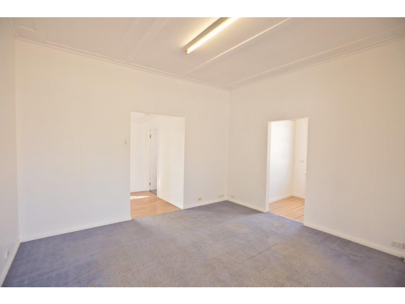 126 Merrigal Street, Griffith NSW 2680