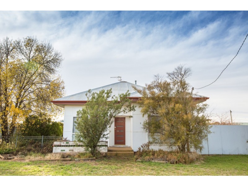 7 Club Street, Hanwood NSW 2680