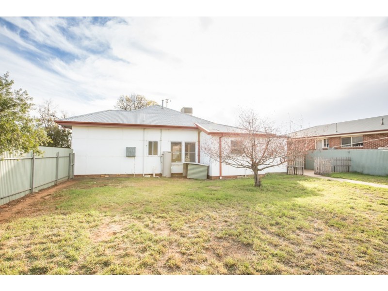 7 Club Street, Hanwood NSW 2680