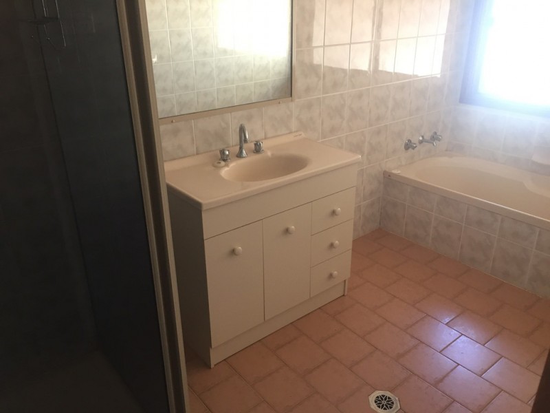 27 Alpens Lane, Goolgowi NSW 2652