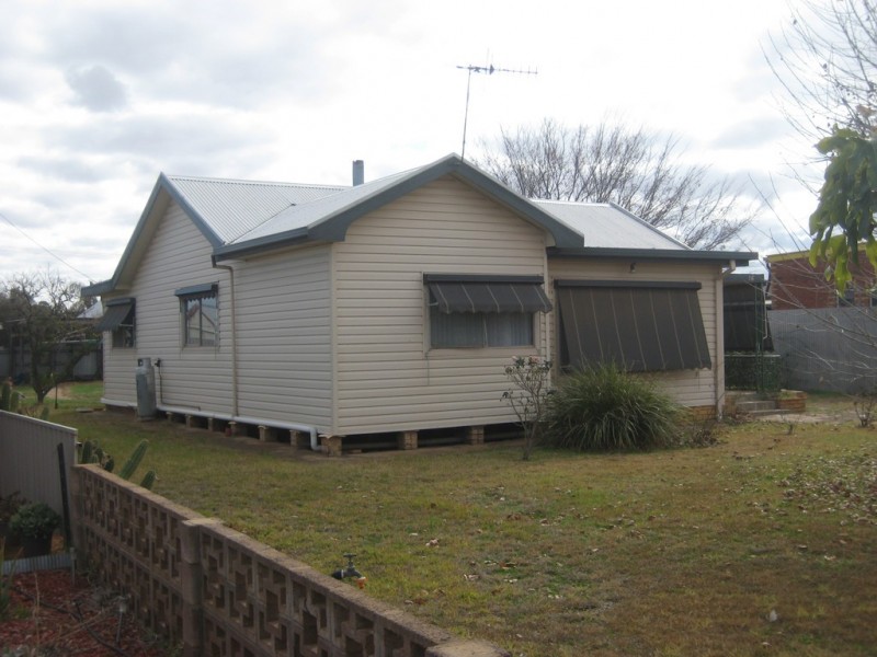 16 Zara Street, Goolgowi NSW 2652