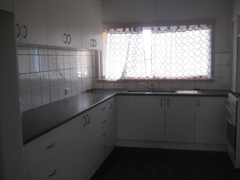 16 Zara Street, Goolgowi NSW 2652