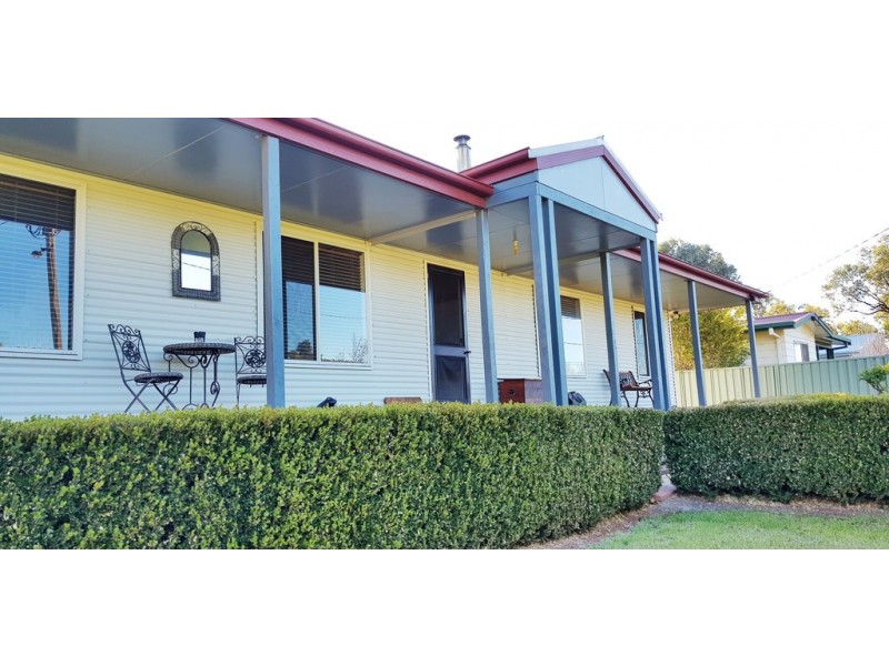 7 Moore Street, Hillston NSW 2675
