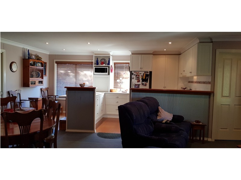 7 Moore Street, Hillston NSW 2675