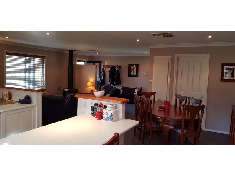 7 Moore Street, Hillston NSW 2675