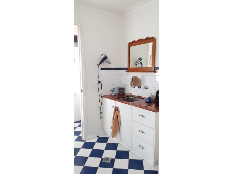 7 Moore Street, Hillston NSW 2675