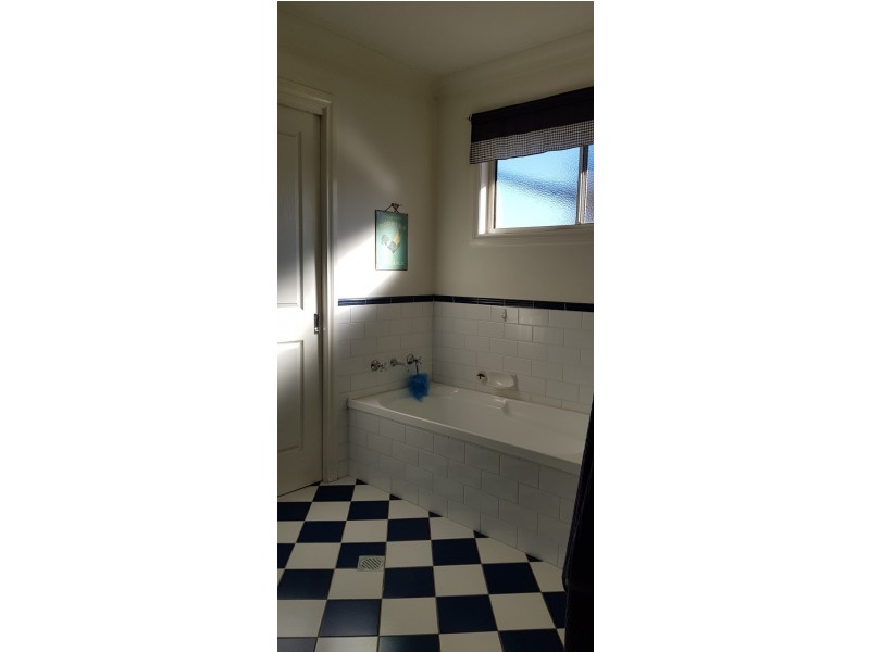 7 Moore Street, Hillston NSW 2675